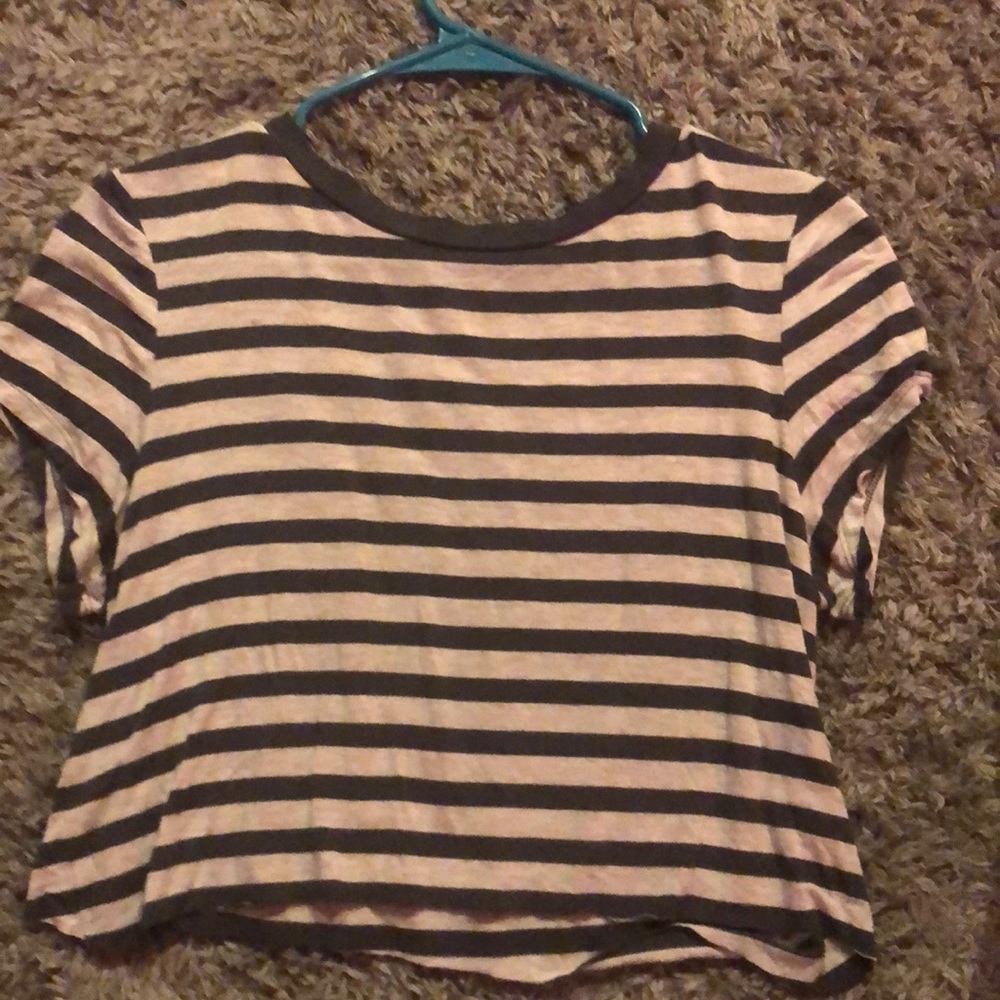 gray and white striped t-shirt